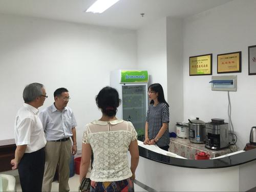 陈书记参观教工之家