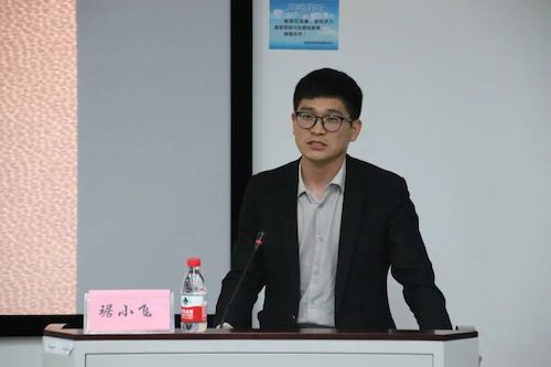 学校理论宣讲团、师大青博讲师团走进pg电子试玩
2