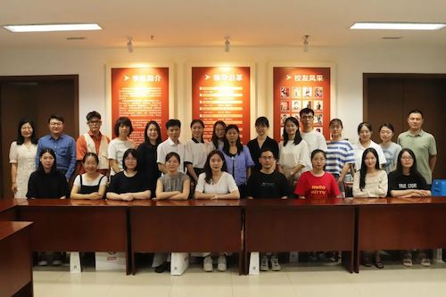 7.7pg电子试玩
举办2021届毕业生座谈会