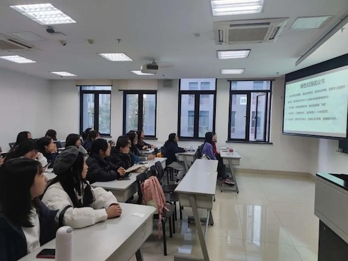 pg电子试玩
各班级组织召开“共建绿色校园”主题班会